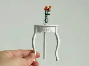 Elegant 3-Leg Mini Corner Side Table - Scalable