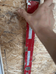 Level holder, universal for all levels