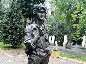 Viktor Tsoi bust from almaty