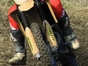 KYB - SHOWA FORK PROTECTORS - parte inferiore