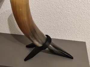 Stand drinking horn