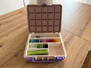 Gridfinity U6 Embroidery Bin with Thread Holders