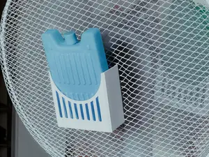 Kühlakkuaufnahme für Standventilator
