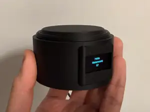 Round ESP32-C3 Holder with SSD1306 OLED Screen