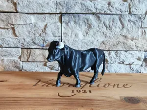 Realistic Black Fighting Bull - Schleich Inspired