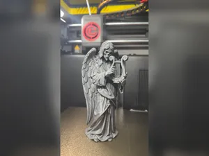 Engel met harp beeldje