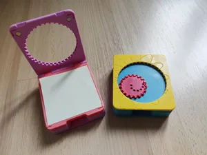 Pocket spirograph for sticky notes