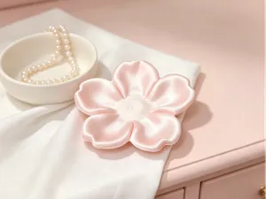 Flower-shaped silk storage tray