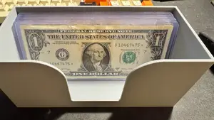 Simple sleeved bill holder box