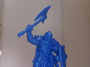 Guerriero con scudo e ascia