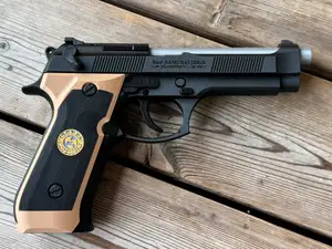 Resident Evil – Beretta 92F Samurai Edge