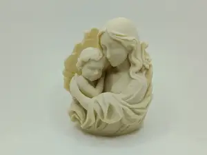 Madonna mit Kind – Symbol der Geborgenheit