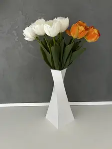 Vase twisted