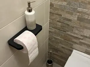 Toilettenpapierhalter mit Ablage