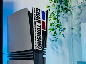 Gran Turismo PS5 Side Cover logo con scritta