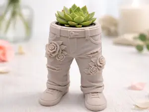 Jeans-Pflanztoepfchen mit Rosenmagie