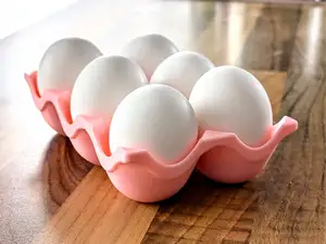 Eierhalter für 6 Eier, Tisch und Osterdekoration