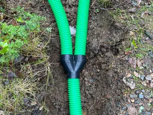 50 mm Cable Conduit Y-Connector with Locking Tabs