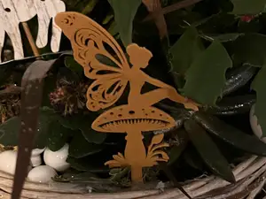 Garden decor - Fairy on the mushroom