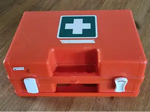 First aid kit latch