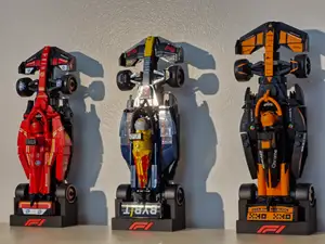 Legó F1 Vertical Stand