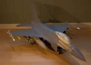 F-16 Fighting Falcon 1:16 scale model