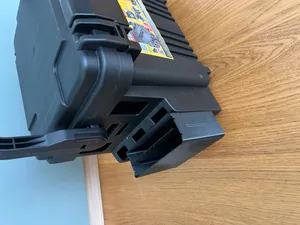 Meiho versus box side pocket