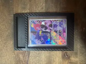 3D Printable Grading Frame for Toploaders – PSA Style Display for Pokémon, Yu-Gi-Oh! & TCG Cards