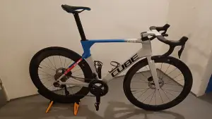 Road bike stand (28-40mm)