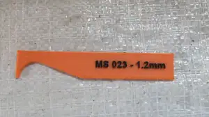 Guide rail cleaner tool for chainsaw