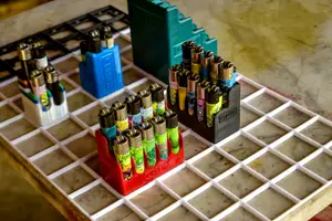 Gridfinity 1x2 Slim Clipper Lighter Stand (10 lighters-CP 21)