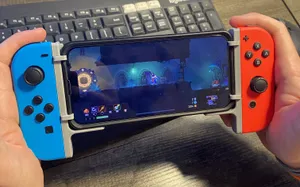 Joy-Con adapter for mobile gaming