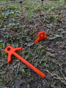 Fence pegs for chicken-coop / Heringe für Geflügel/Hühnerzaun