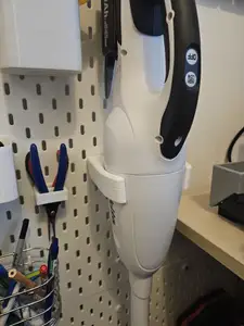 Skadis holder Makita vacuum cleaner