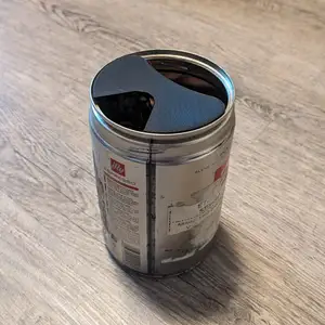 Illy can pouring help