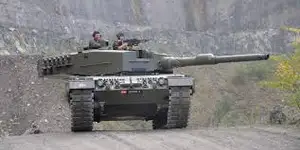 Leopard 2A4 with moving turret and barrel