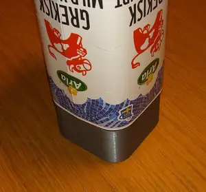 Yoghurt package holder for packages with top cap