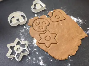 Herzen Brezeln Sterne gingerbread mold - cookie cutter set/ Lebkuchen-Form Keksausstecher