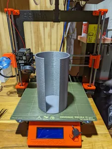Lid holder for insulated mugs