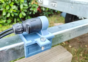 Holder/Cover for Trailer plug (Support pour prise de remorque)