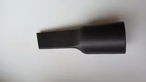 Hubice vysavače sencor pro vysávání úzkého místa u sedaček aut. Sencor vacuum cleaner nozzle for vacuuming narrow spaces near car seats.