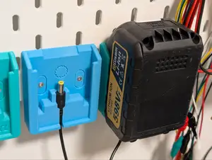Skadis Holder for 18V Makita-style Batteries with built-in Charger Trench