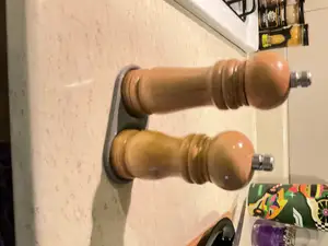 base for salt and pepper mills