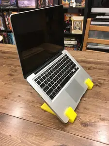 Laptop Stand - Macbook Pro (Early 2011 - 13 inch)