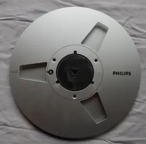 Adapter für Tonbandspulen von Tonbandmaschinen; Adapter for tape reels of tape recorders