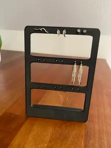 Simple earring stand