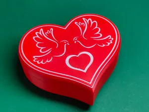 Heart box with lovebirds