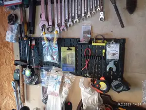 Nástěnný držák do dílny na nářadí. Wall holder for the tool workshop.