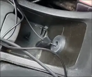 Chevrolet Cruze (2012 - KL1J) Center console plug replacement