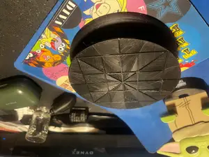 Turn table for spray painting